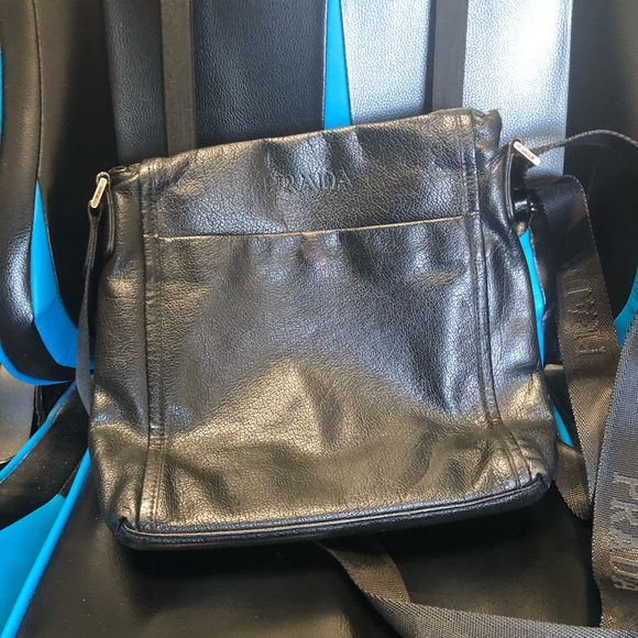 Prada bag - Picture 1 of 3